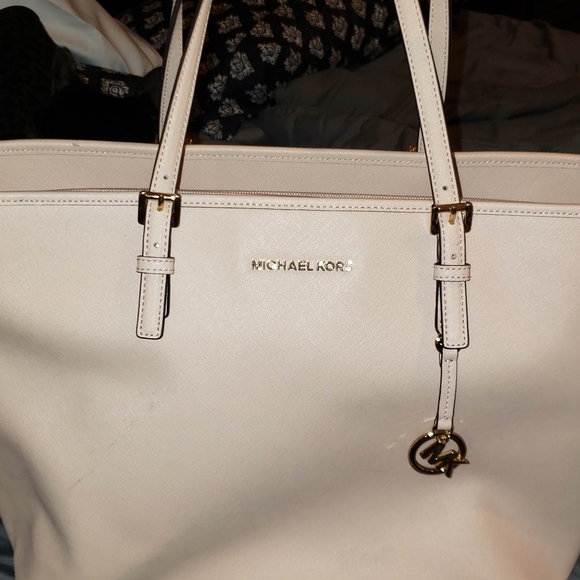 Mk Purse - Picture 1 of 6